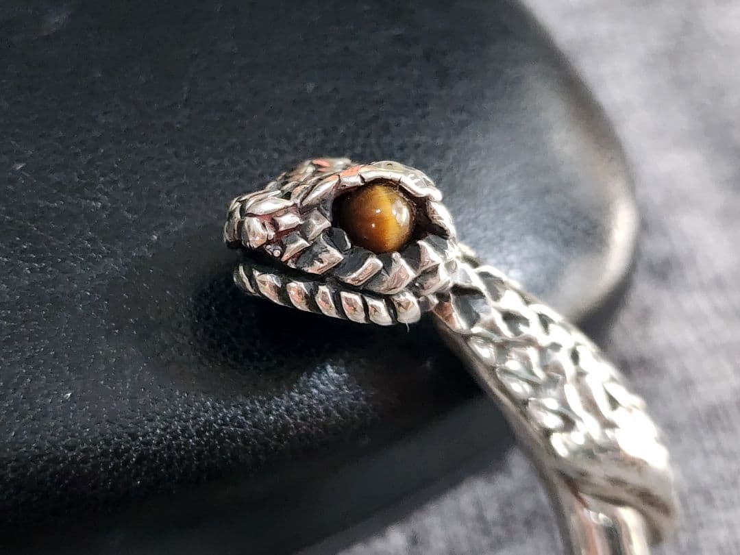 シルバー スネークデザイン バングル