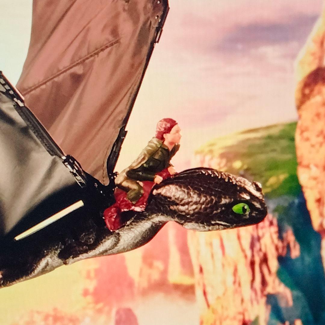 【飛ぶ】ラジコン Dreamworksドリームワークスヒックとドラゴン