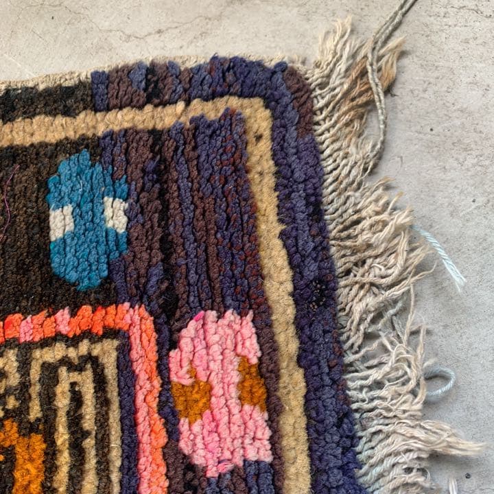 卍　antique 絨毯　① 卍