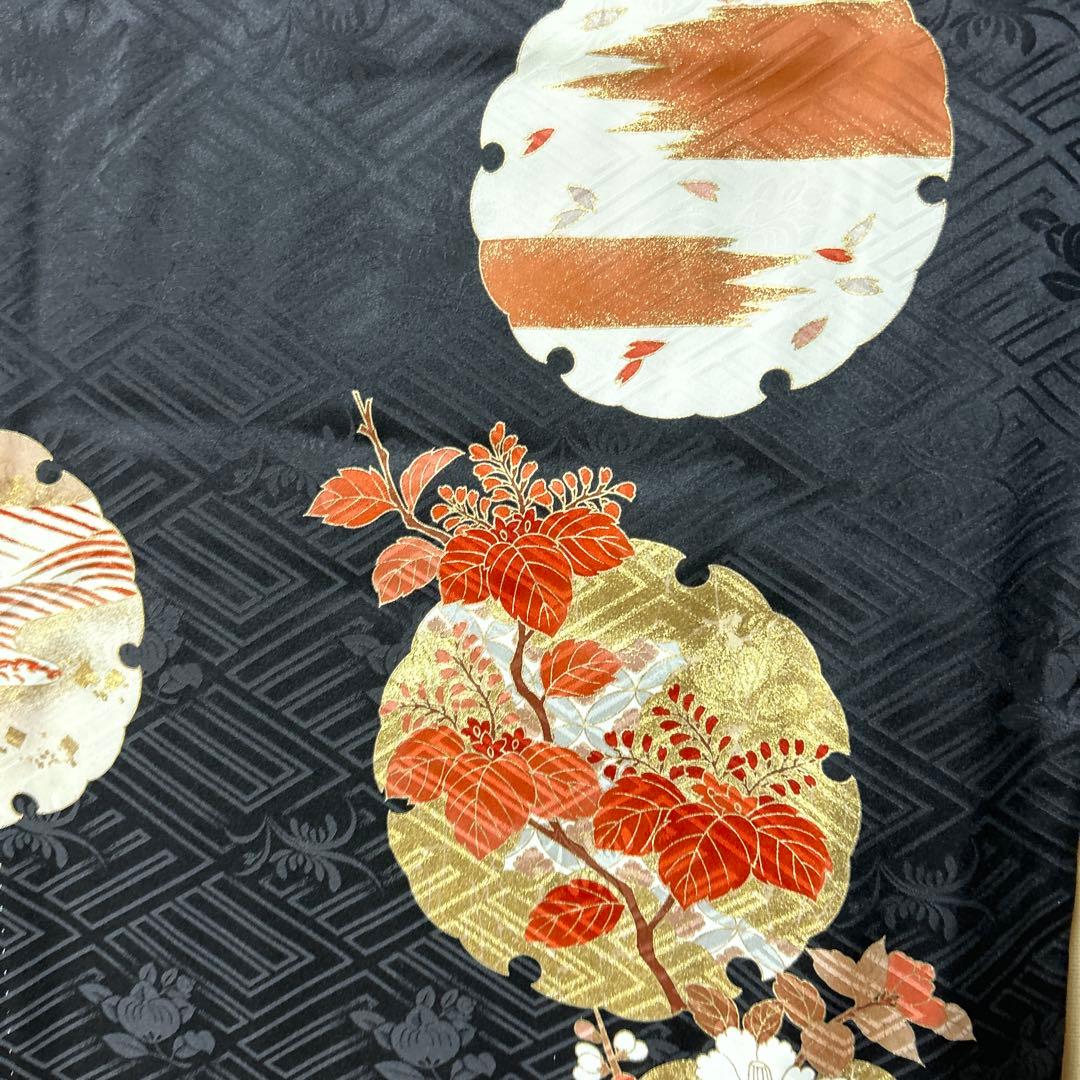 ♡大人おしゃれ！黒地に雪輪模様のお振袖♡