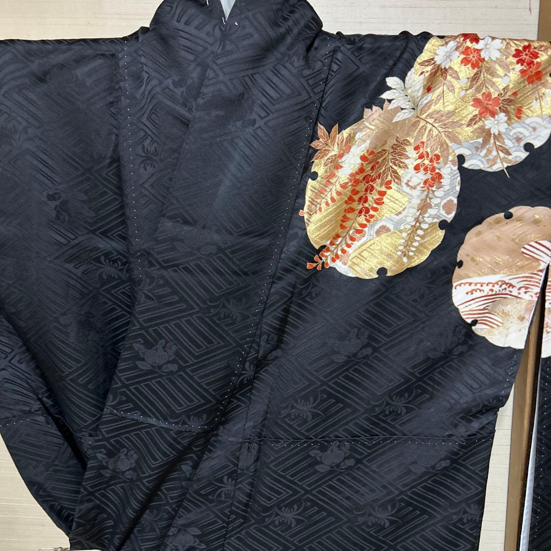 ♡大人おしゃれ！黒地に雪輪模様のお振袖♡