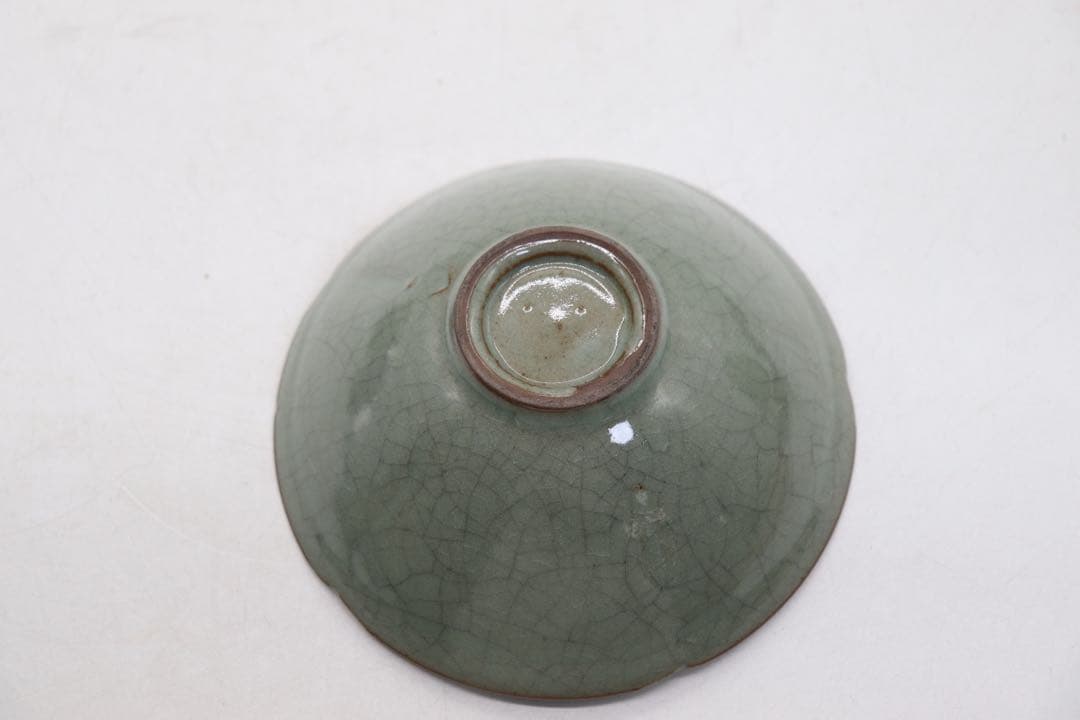 中国　青磁　花口碗　送料込み250930