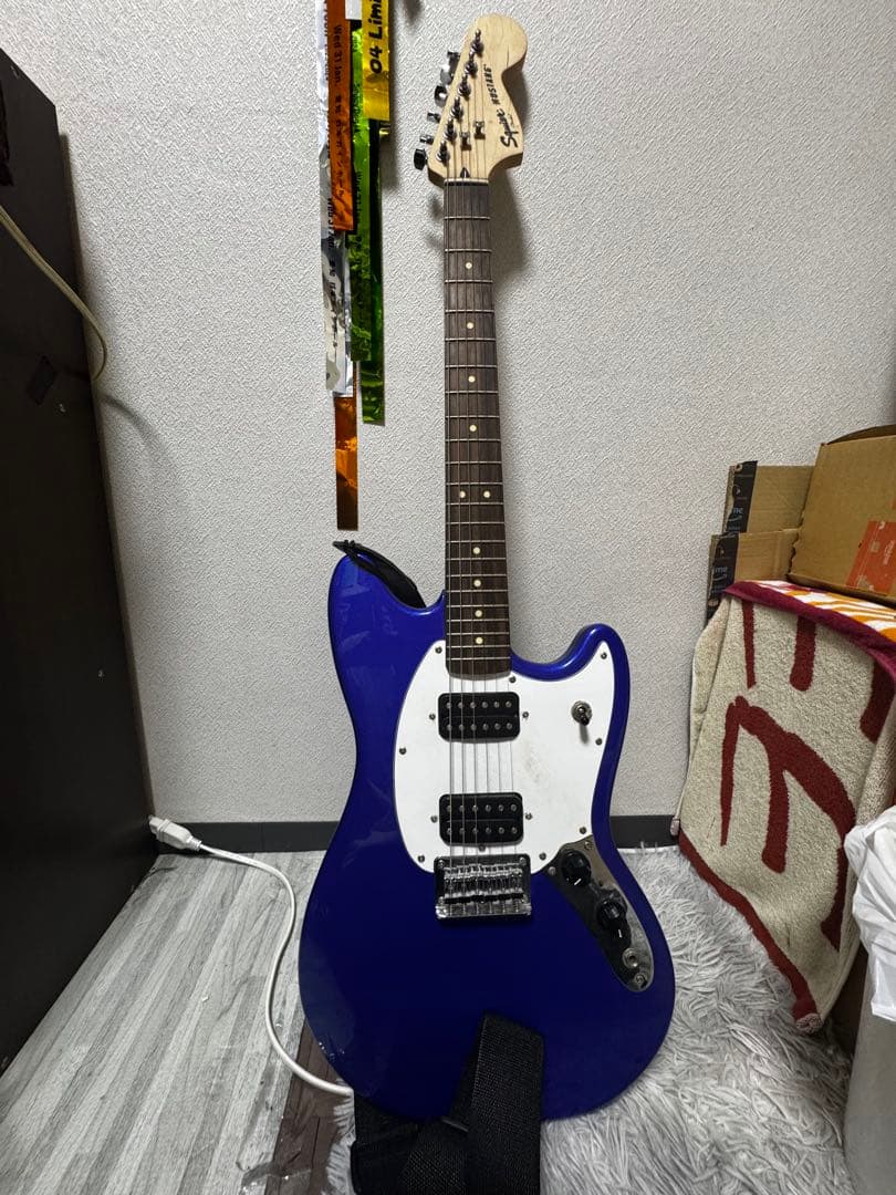 SQUIER 青いエレキギター シングルコイル搭載