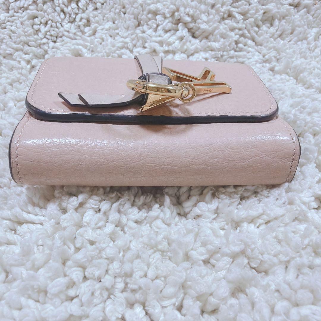 クロエ スモールトリフォールド ウォレット アルファベット 三つ折り財布 ピンク