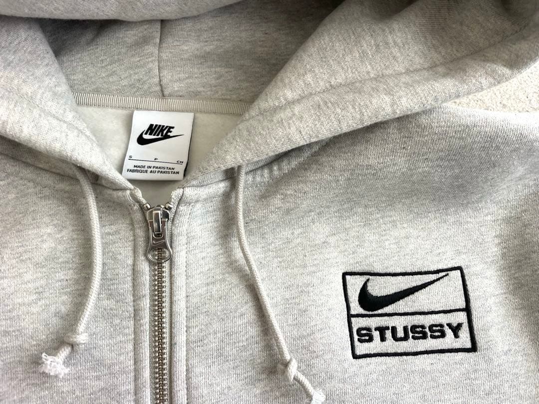 Stussy x Nike Fleece Zip Hoodie グレー 2025
