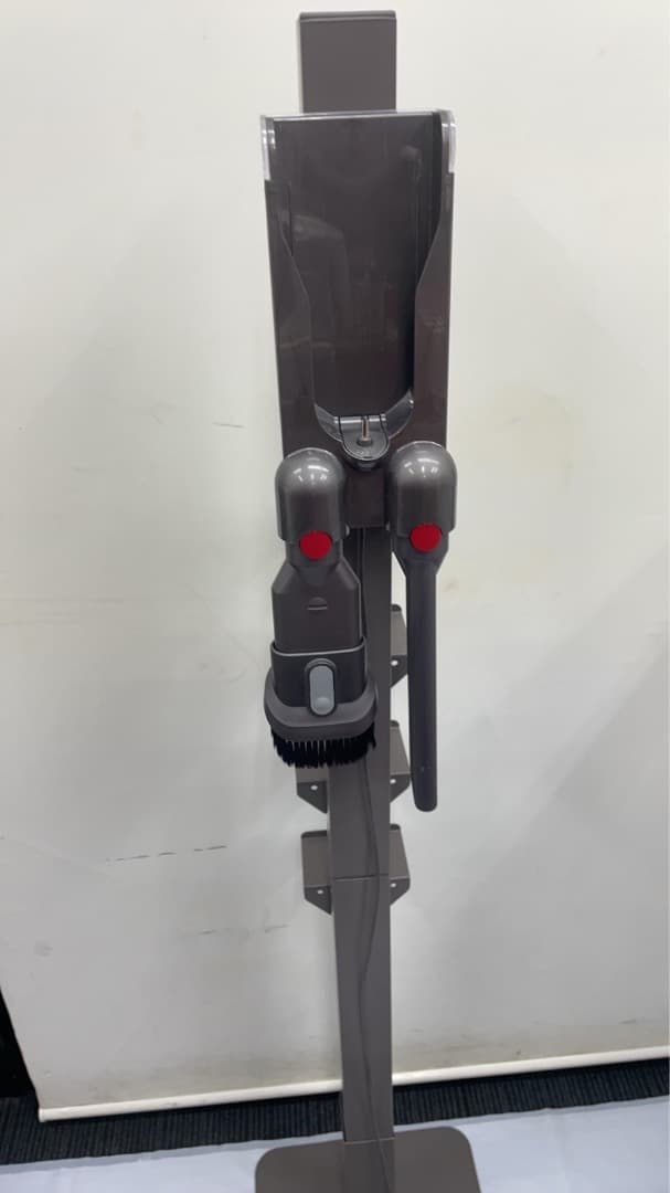 ★中古格安！ダイソンSV12 コードレスクリーナー スタンド付き