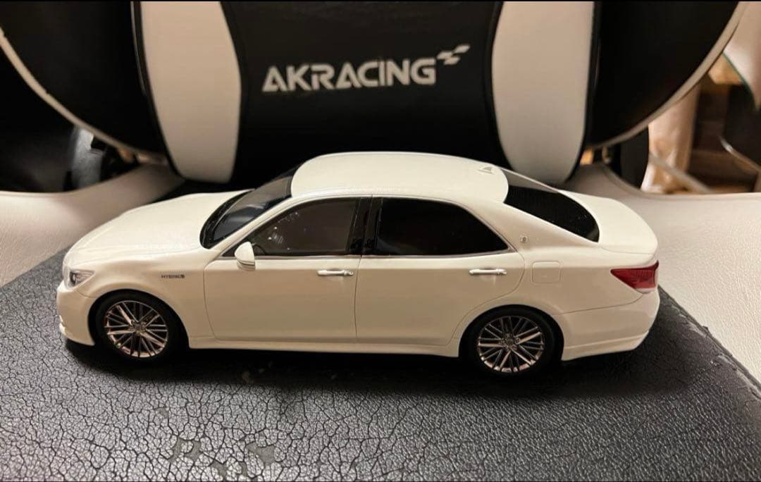 1/18 京商 samurai トヨタ クラウン アスリートホワイト