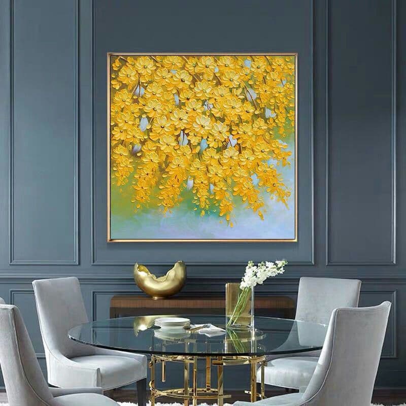 玄関の壁画をリビングに飾って、手描きの油絵を描いています。