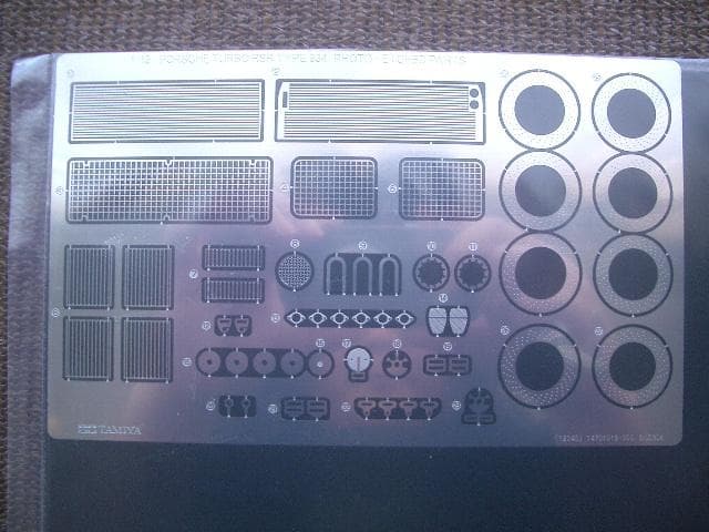 1/12タミヤ ポルシェ 934 イェーガーマイスター オプションデカール付き