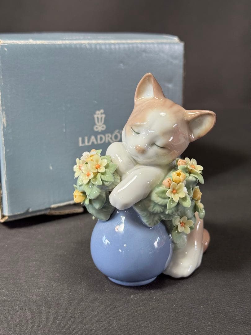 H83送料無料　リヤドロ　フィギュア　お昼寝の場所　猫　ネコ　LLADRO