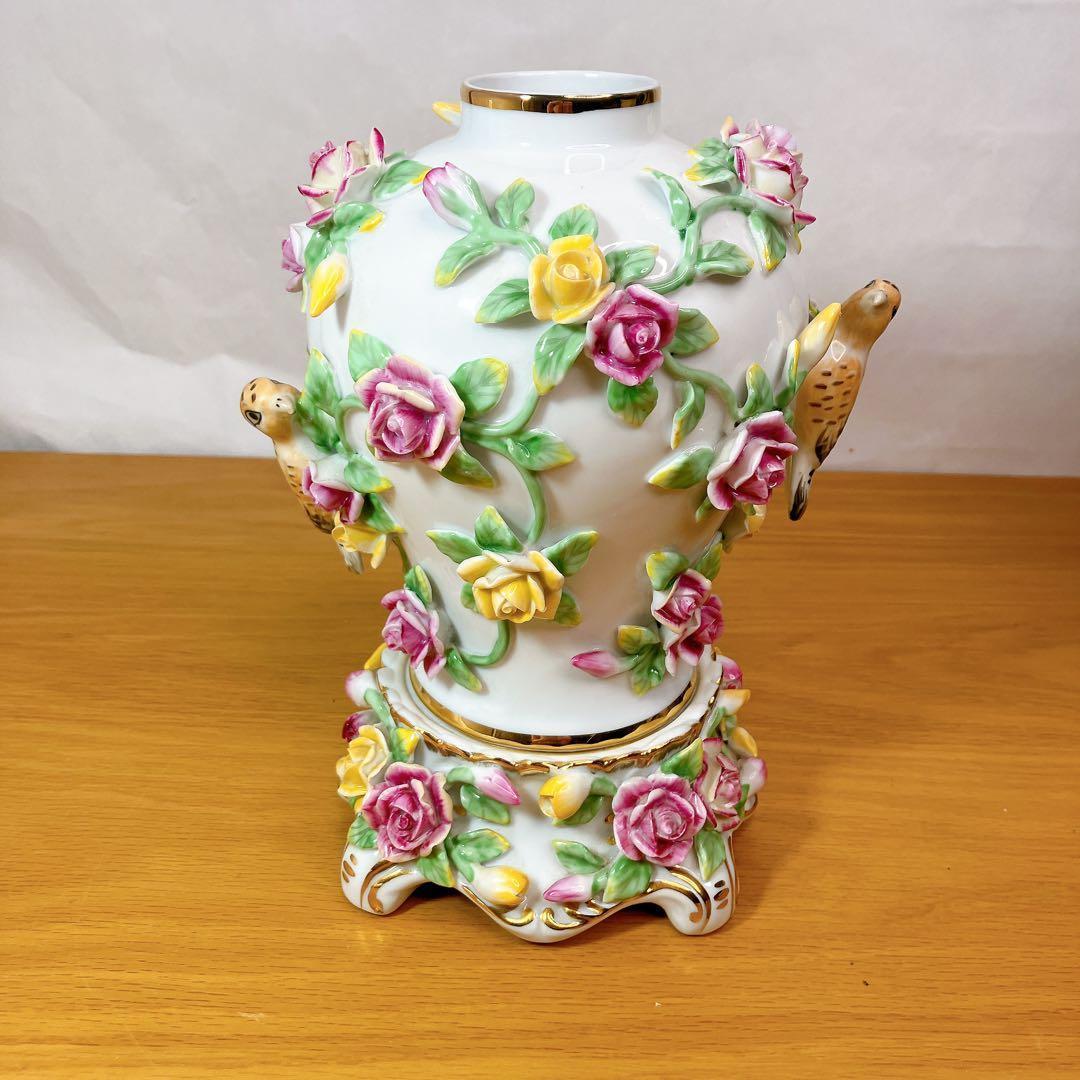 陶磁器 花瓶 鳥 フラワーモチーフ 立体装飾 金彩 アンティーク調
