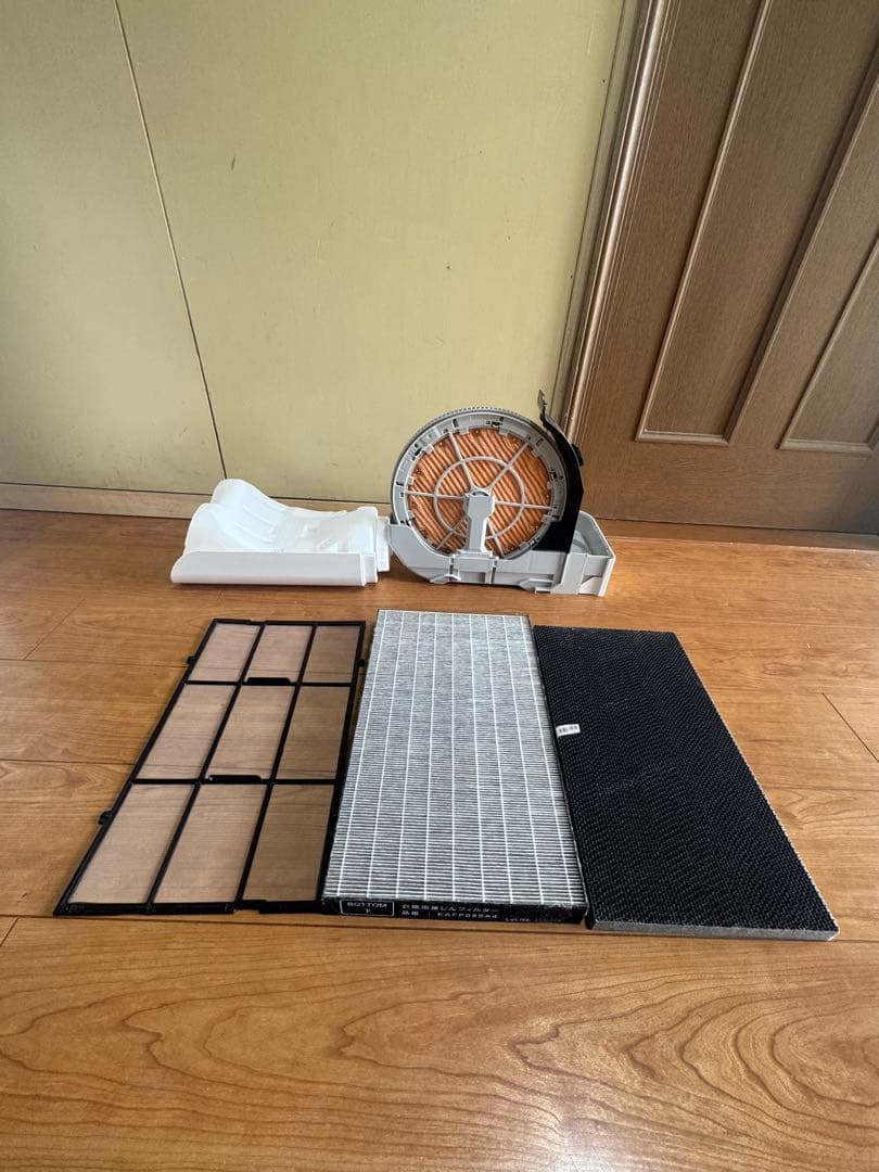 DAIKIN ダイキン　ストリーマ加湿空気清浄機　MCK70VKS-W ホワイト