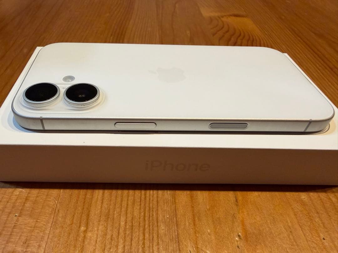 iPhone16 128GB ホワイト SIMフリー　保証付き　美品