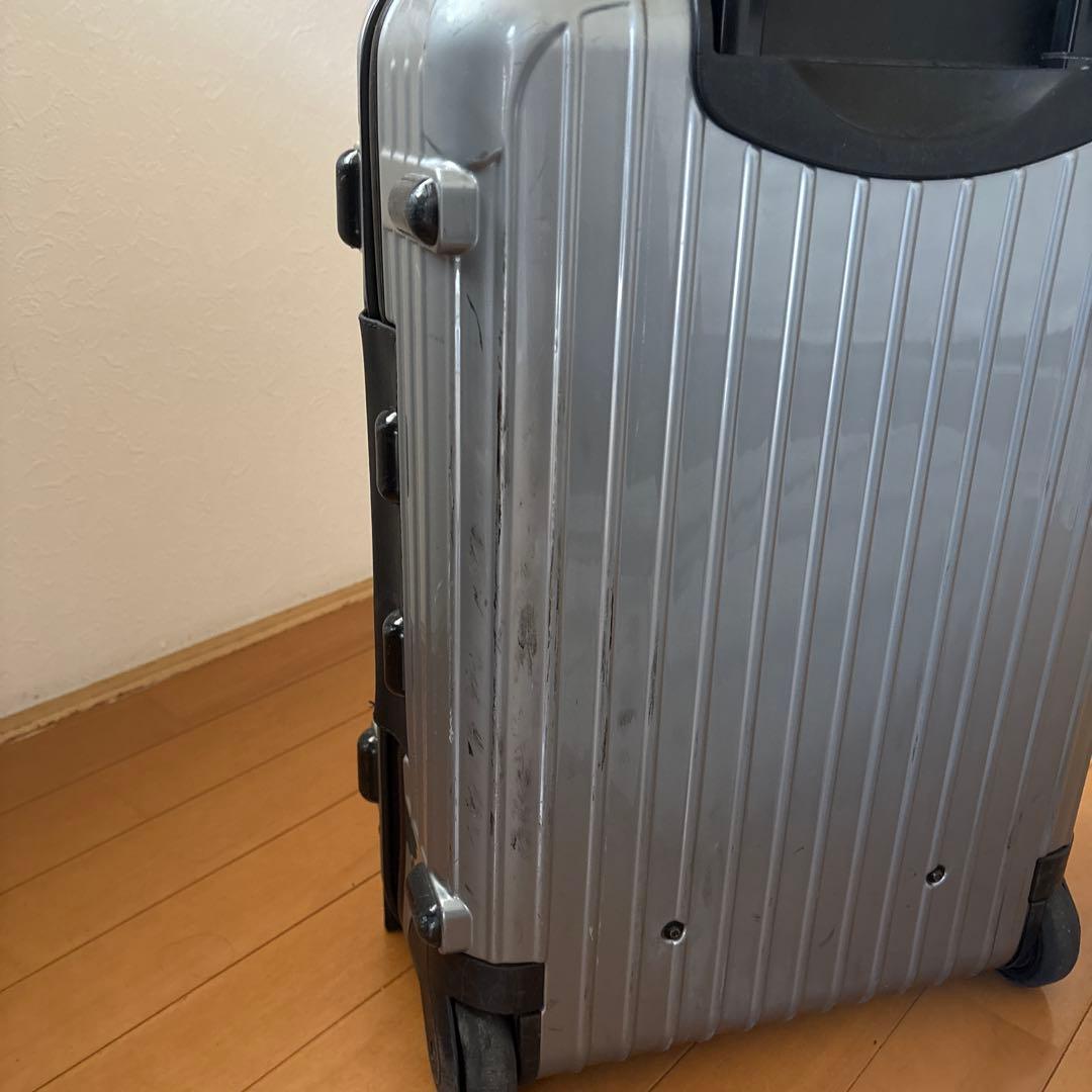 シルバー のキャリーケース