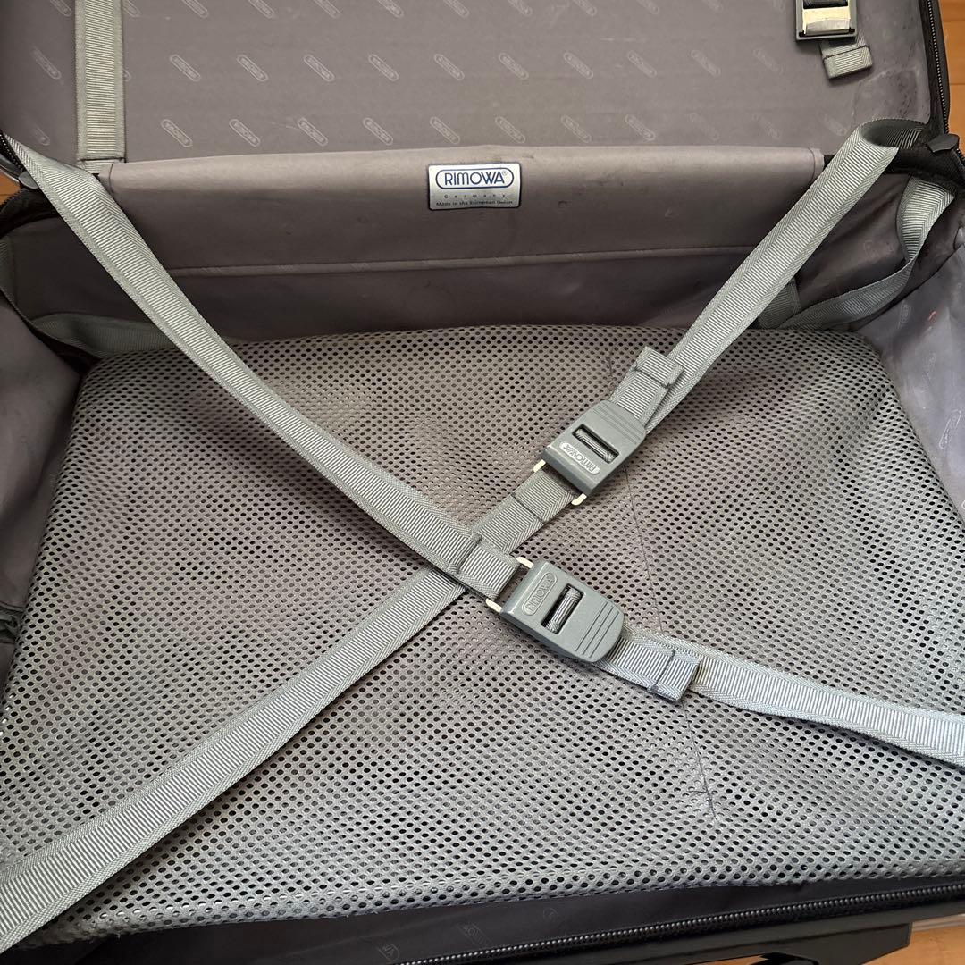 シルバー のキャリーケース