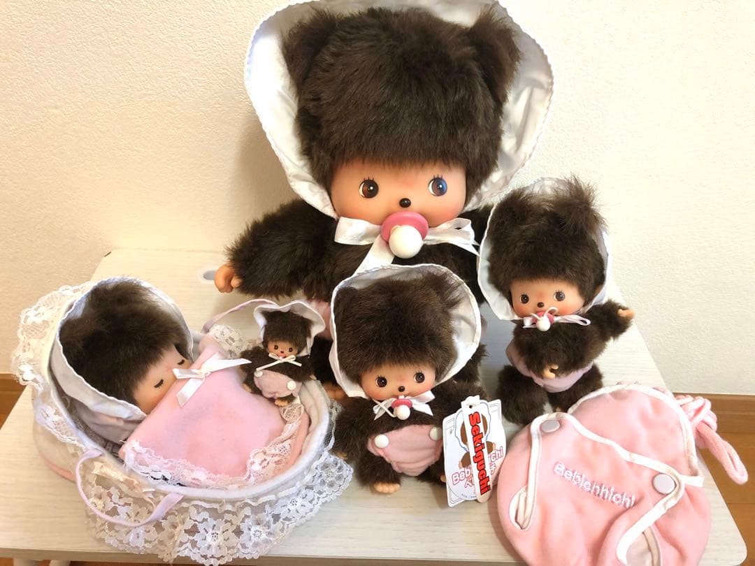 ベビチッチ　希少？　女の子ぬいぐるみ5体ベッド、ホルダーセット　在庫ラスト