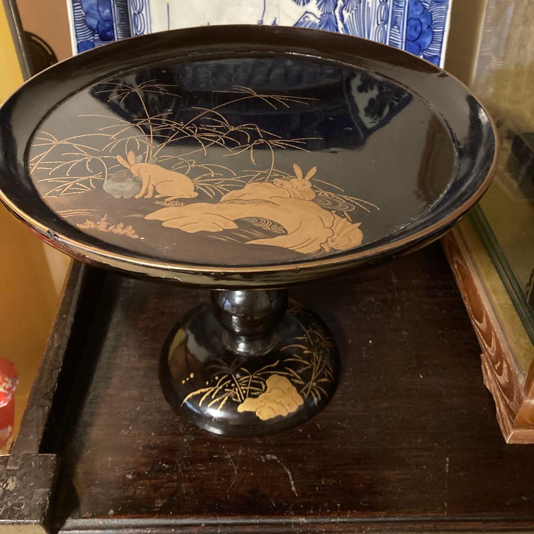 骨董　漆器 足付き菓子器　ウサギのデザイン
