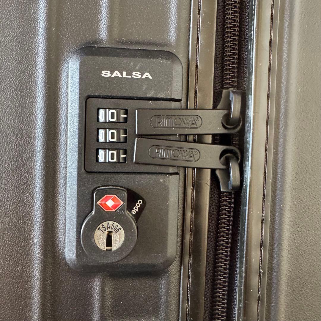 リモワ　サルサ　ブラックキャリーケース 4輪 ダイヤルロック