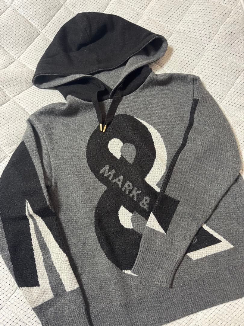 マークアンドロナ ニットパーカー　新品未使用✨