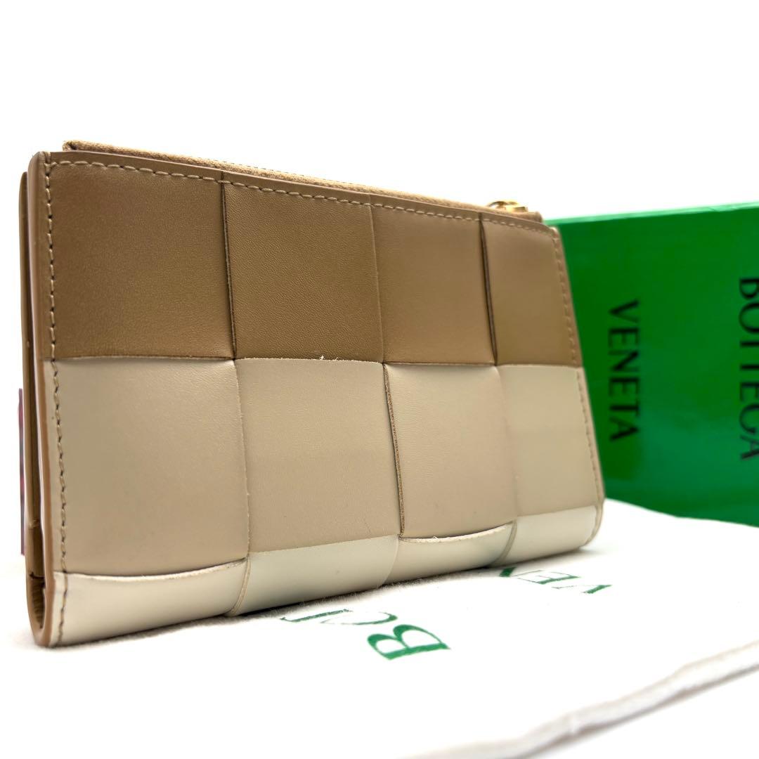 未使用級・日本限定色 ボッテガヴェネタ 二つ折り財布 カセット マキシイントレ