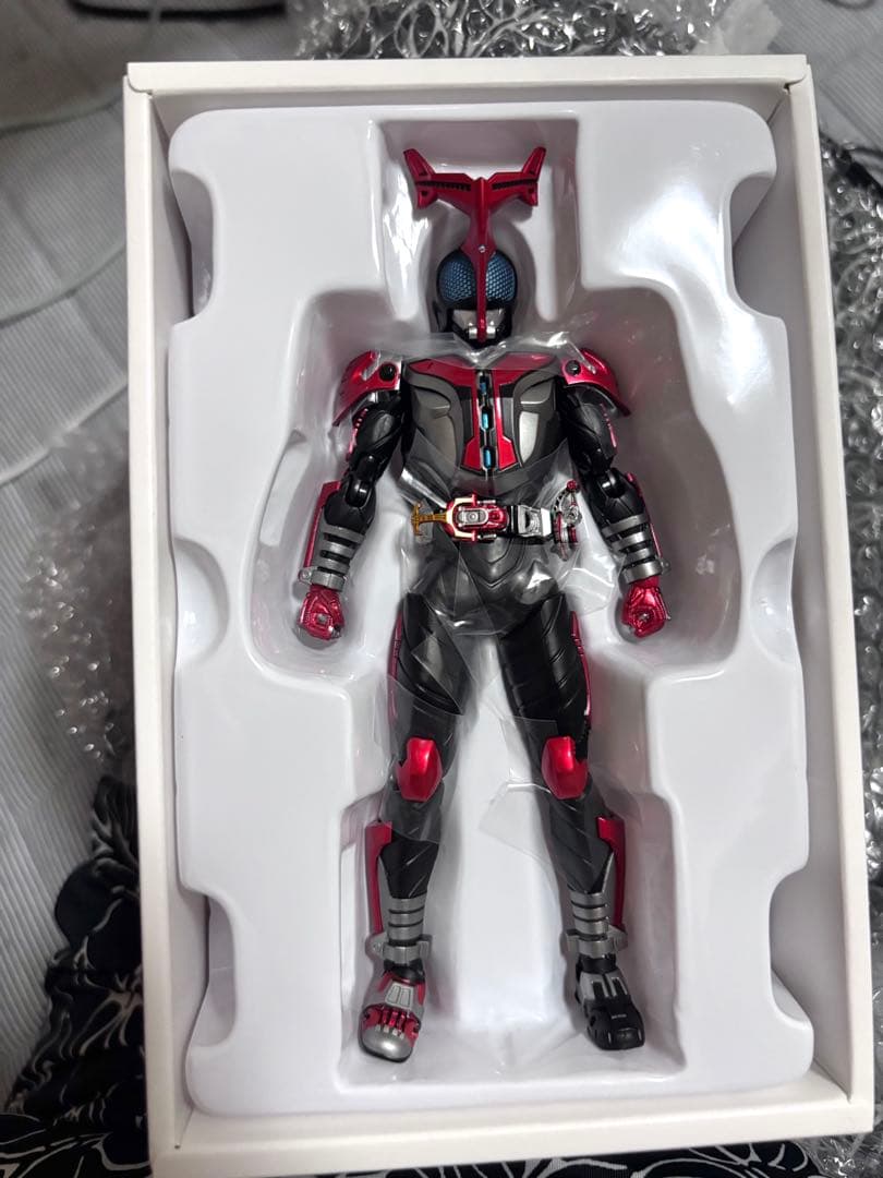 フィギュアーツ 真骨彫製法 仮面ライダーカブト ハイパーフォーム