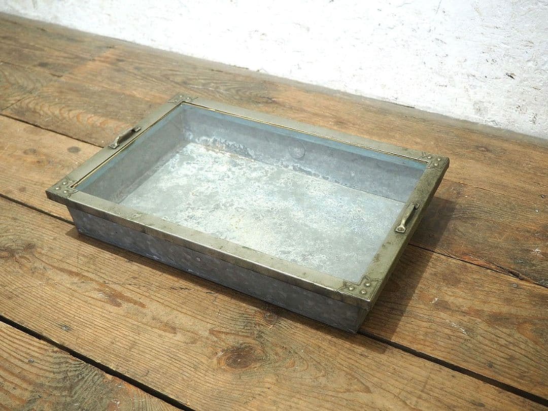 1366 昭和レトロなブリキのガラスケース　飾り棚　駄菓子屋　陳列棚　ビンテージ