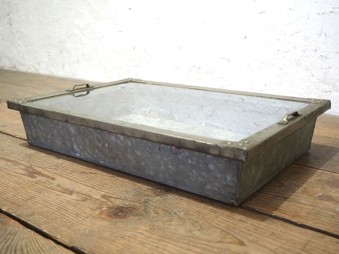 1366 昭和レトロなブリキのガラスケース　飾り棚　駄菓子屋　陳列棚　ビンテージ