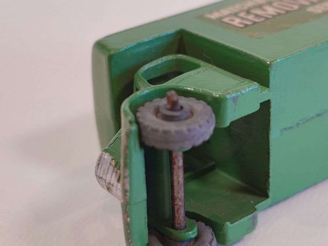 ミニカー MATCH BOX No.17 BEDFORD VAN REMOVALS