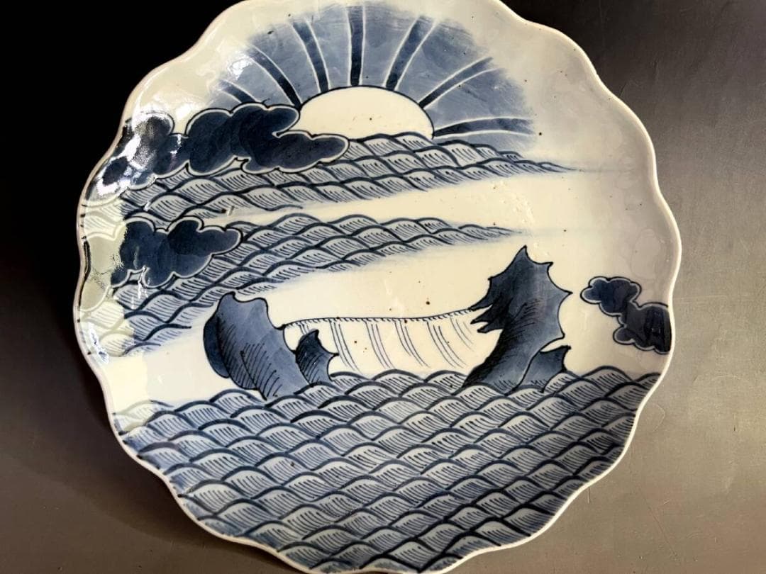 大皿■青海波 日の出 染付夫婦岩 花弁型皿(明治～大正期)古伊万里 時代物 骨董