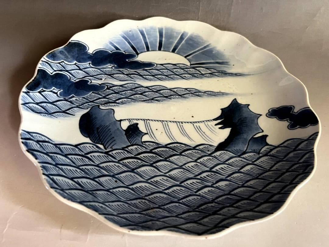 大皿■青海波 日の出 染付夫婦岩 花弁型皿(明治～大正期)古伊万里 時代物 骨董