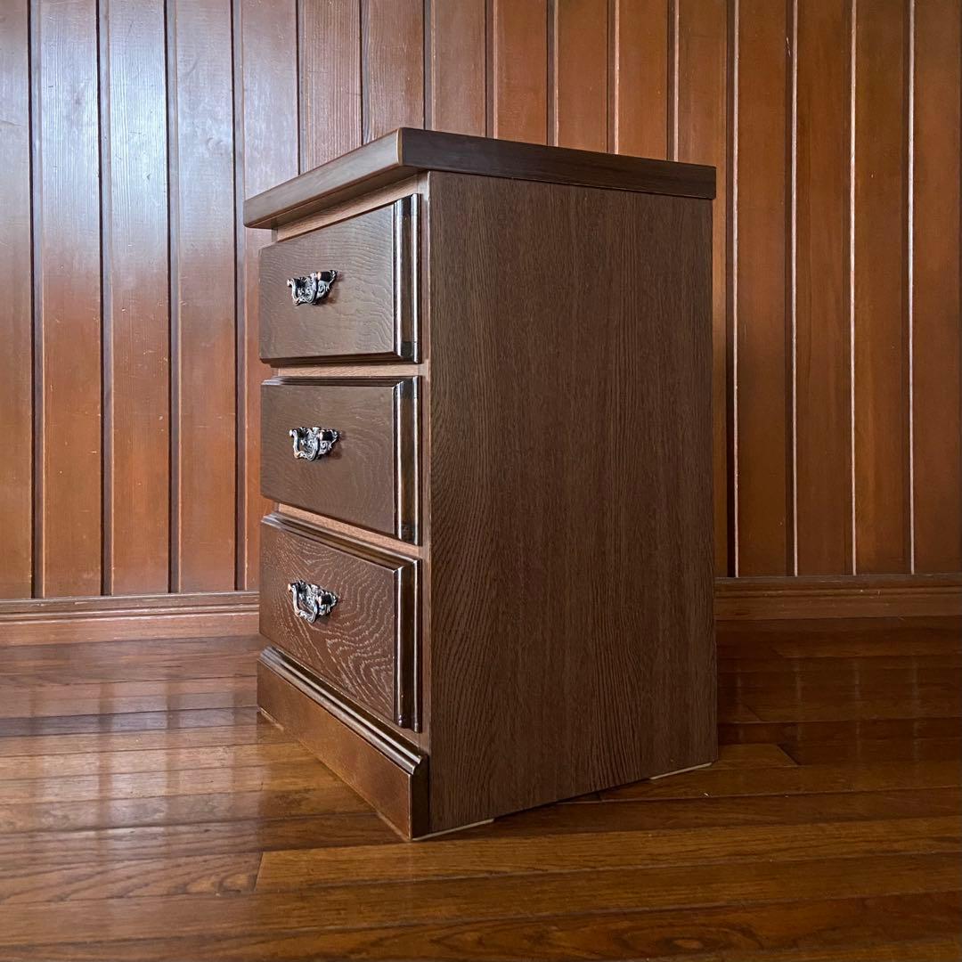 ベッドサイドキャビネット　アメリカ製　3段引き出し　ミニチェスト　ビンテージ家具