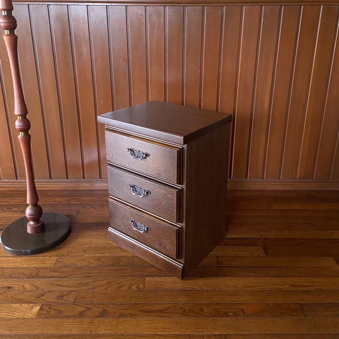ベッドサイドキャビネット　アメリカ製　3段引き出し　ミニチェスト　ビンテージ家具