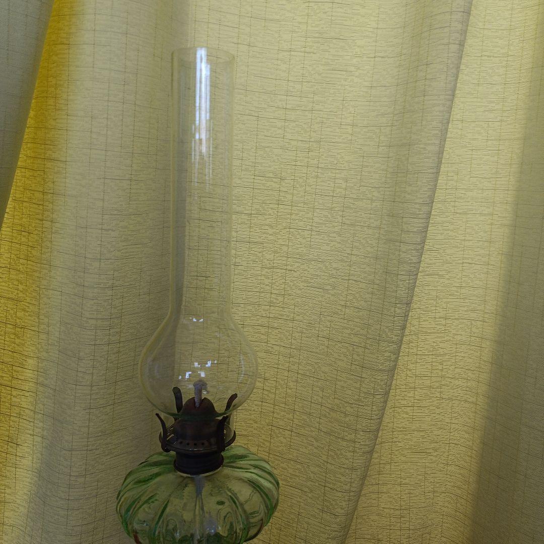 装飾的な緑色ガラスオイルランプ