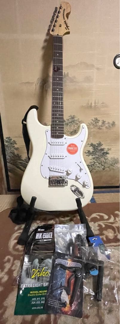 スクワイヤー　ストラトキャスター OLW