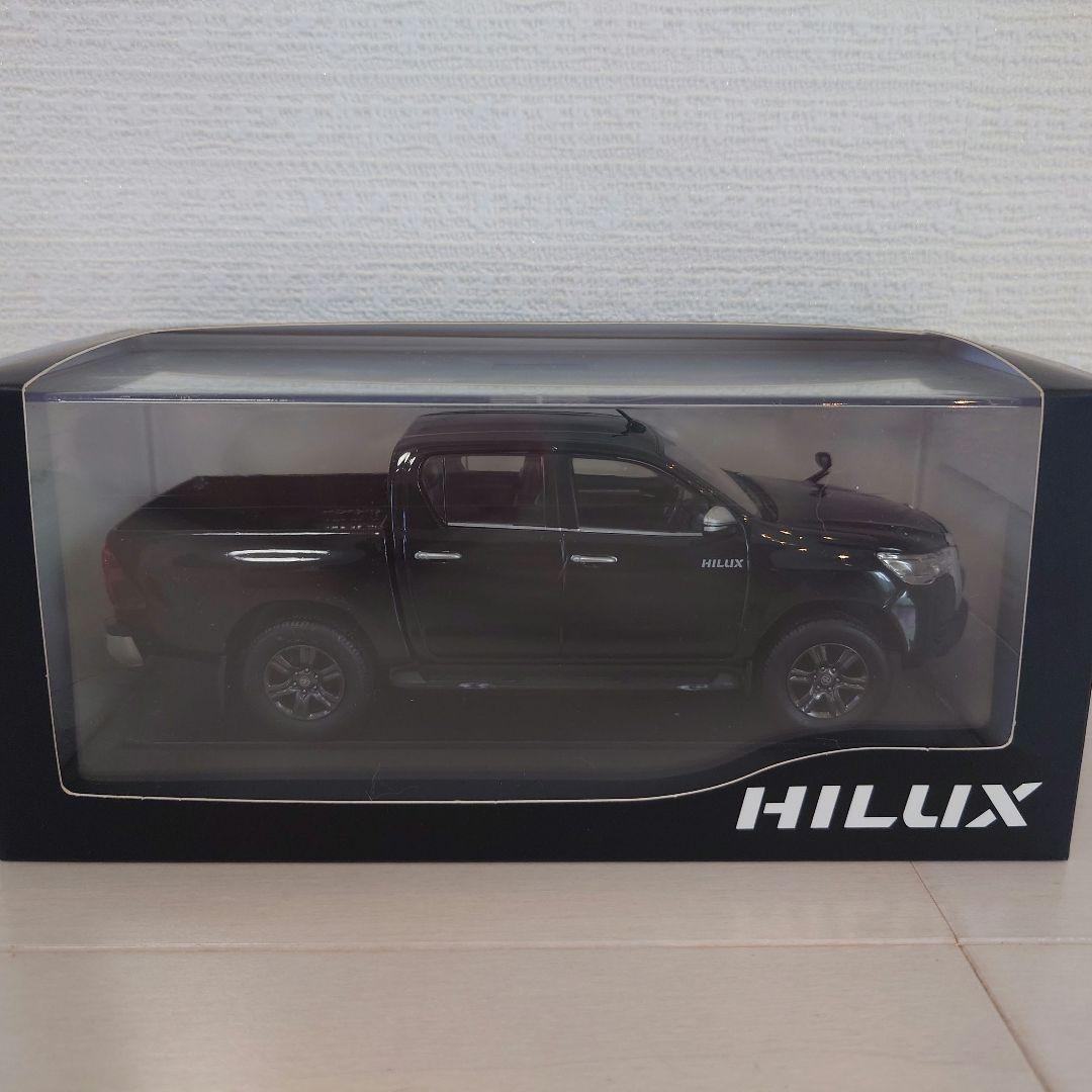 HILUX 1/30スケール 黒モデルカー