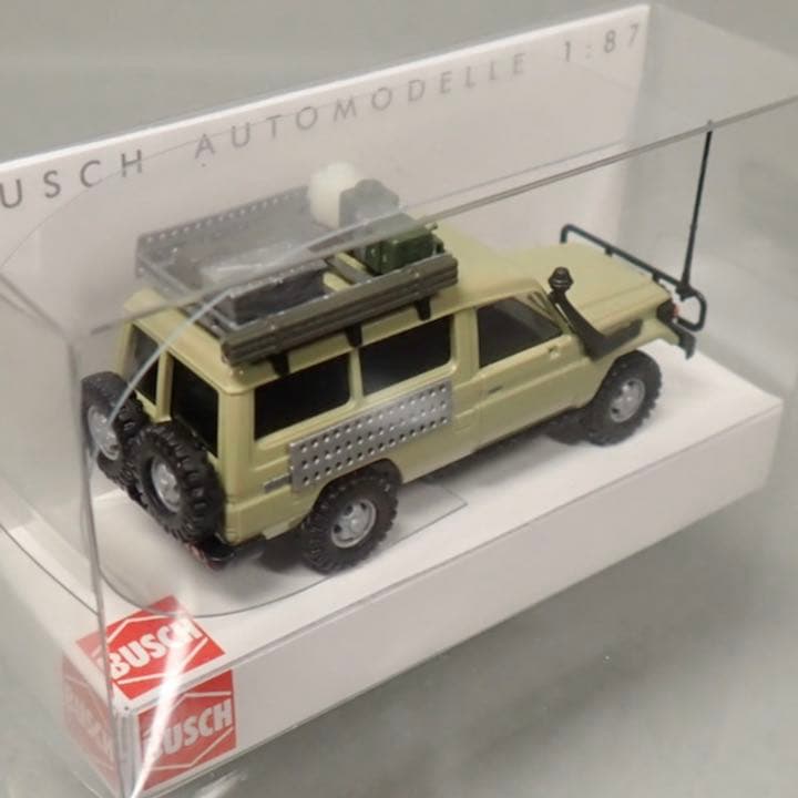 BUSCH トヨタ ランドクルーザー Crazy Cars 1/87ミニカー