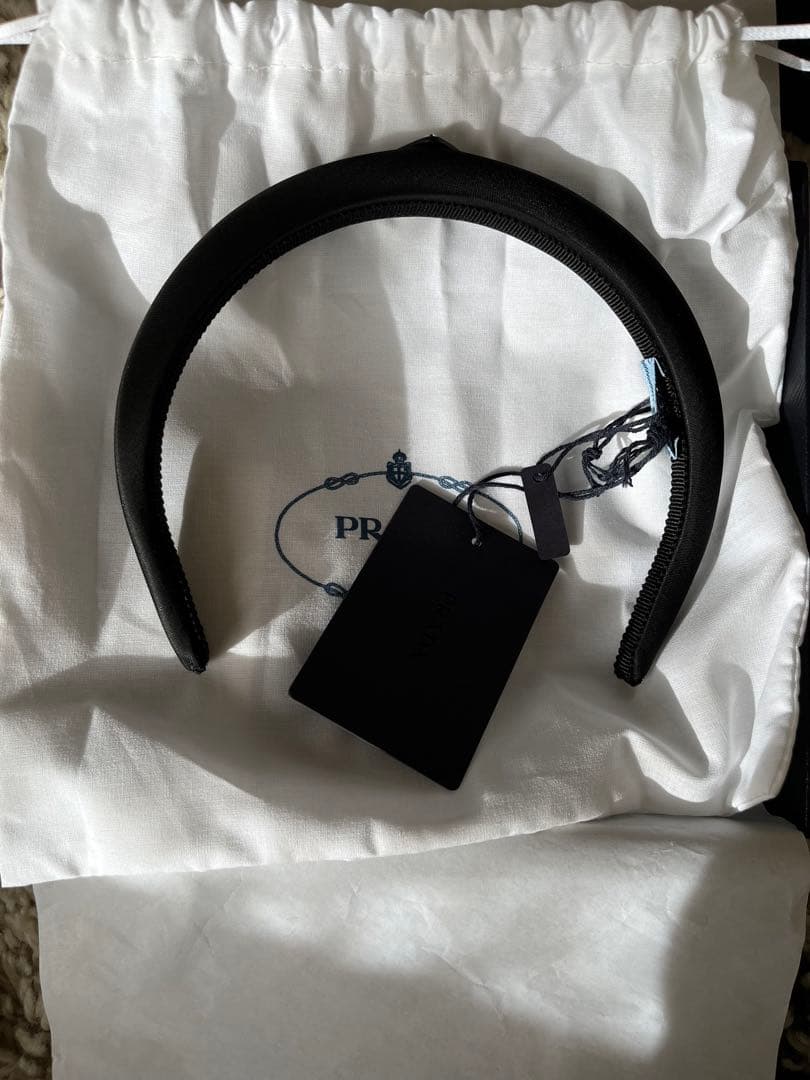 新品 PRADA トライアングル ロゴ ナイロン カチューシャ ヘッドバンド