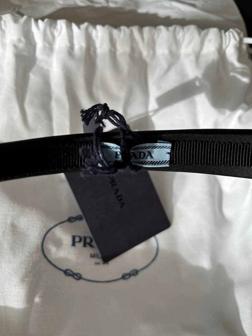 新品 PRADA トライアングル ロゴ ナイロン カチューシャ ヘッドバンド