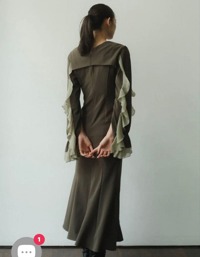 クヌースマーフ フリルスリーブワンピース カーキ Sサイズ