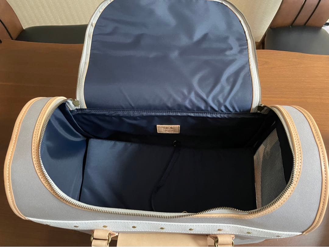 ペット用キャリーバッグ グレー　Seee 革