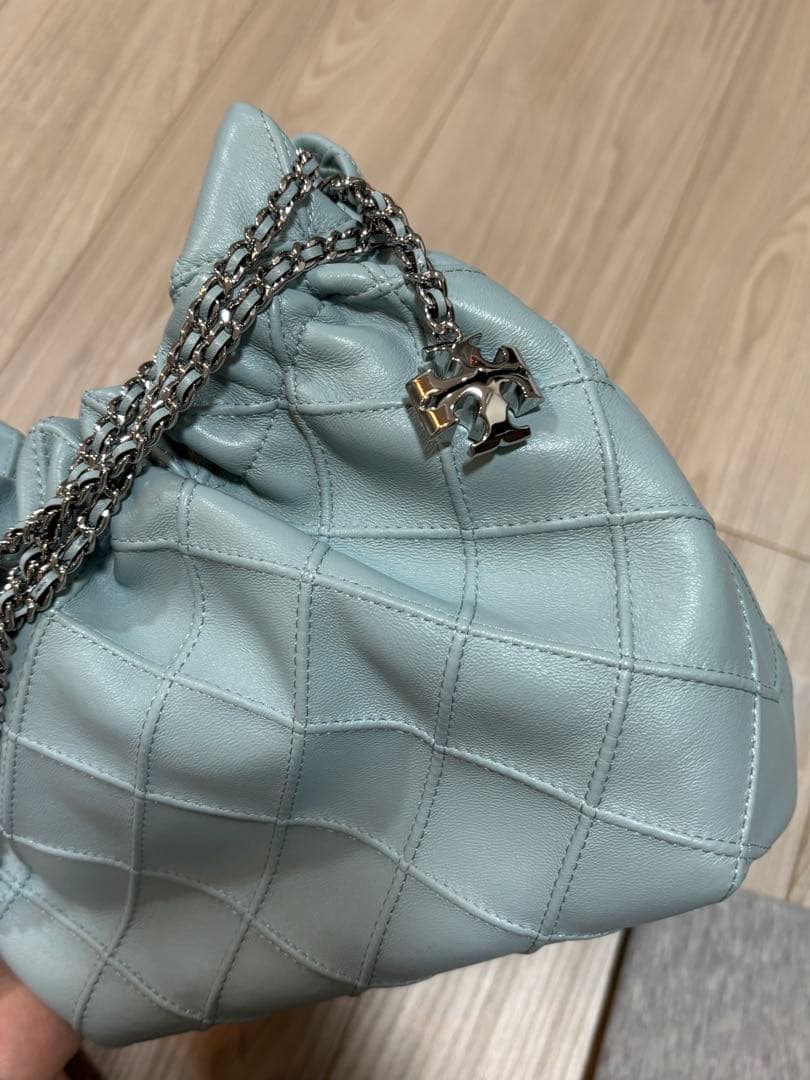 ライトブルー キルティング パーティーバッグ