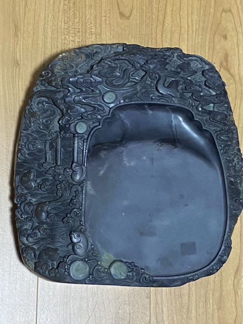 中国端溪硯石眼硯老坑龍魚彫文房四宝 年代物32cmx32x7.9cm重 10kg