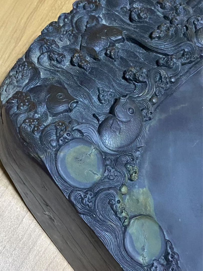中国端溪硯石眼硯老坑龍魚彫文房四宝 年代物32cmx32x7.9cm重 10kg
