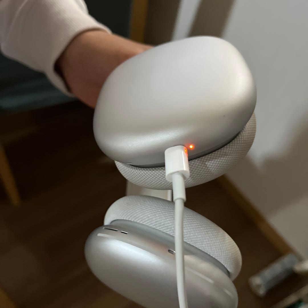 なな　AirPods Max