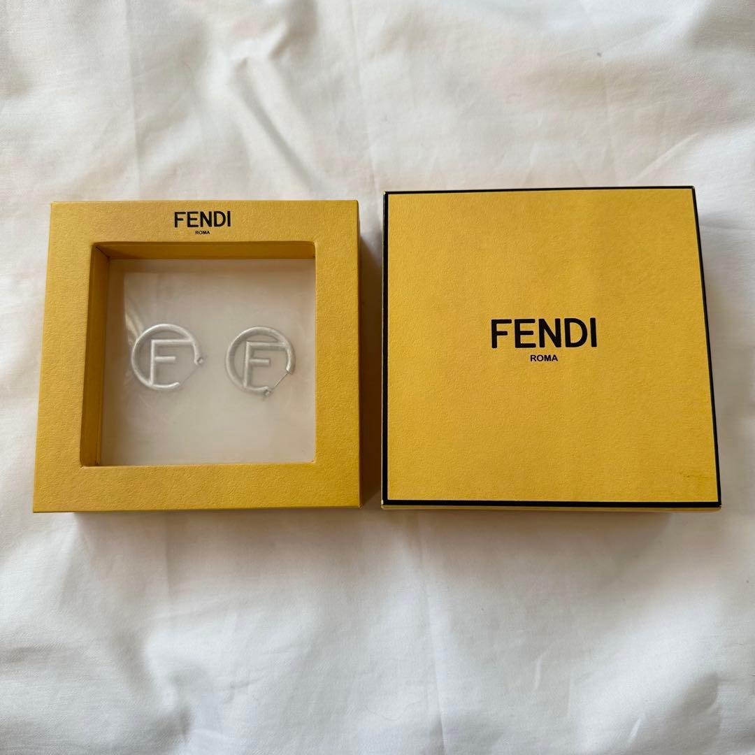 ⭐︎FENDI シルバー エフイズフェンディーピアス　シルバー