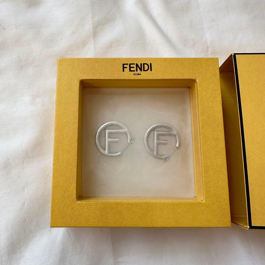 ⭐︎FENDI シルバー エフイズフェンディーピアス　シルバー