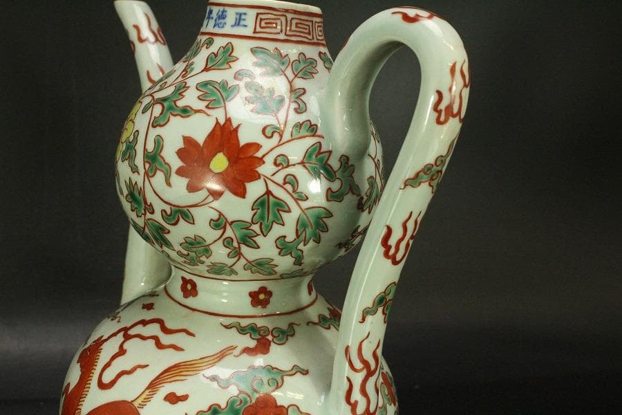 中国美術 赤絵 纏枝蓮花馬紋 瓢形 注瓶 高28cm(LC534)