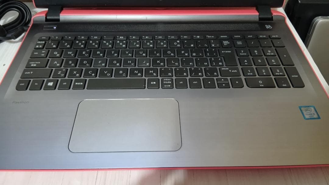 ピンクな hp Pavilion TPN-Q159 6世代i5 SSD ②