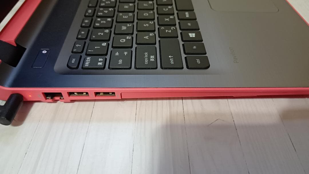 ピンクな hp Pavilion TPN-Q159 6世代i5 SSD ②