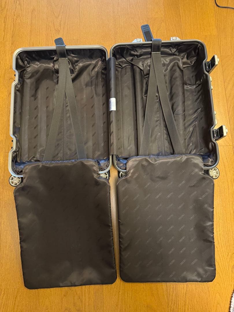 【美品】大人気リモワ30リットル　ゴールドキャリーケース